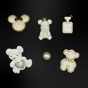 Pin's pour Crocs - Métalliques Blancs