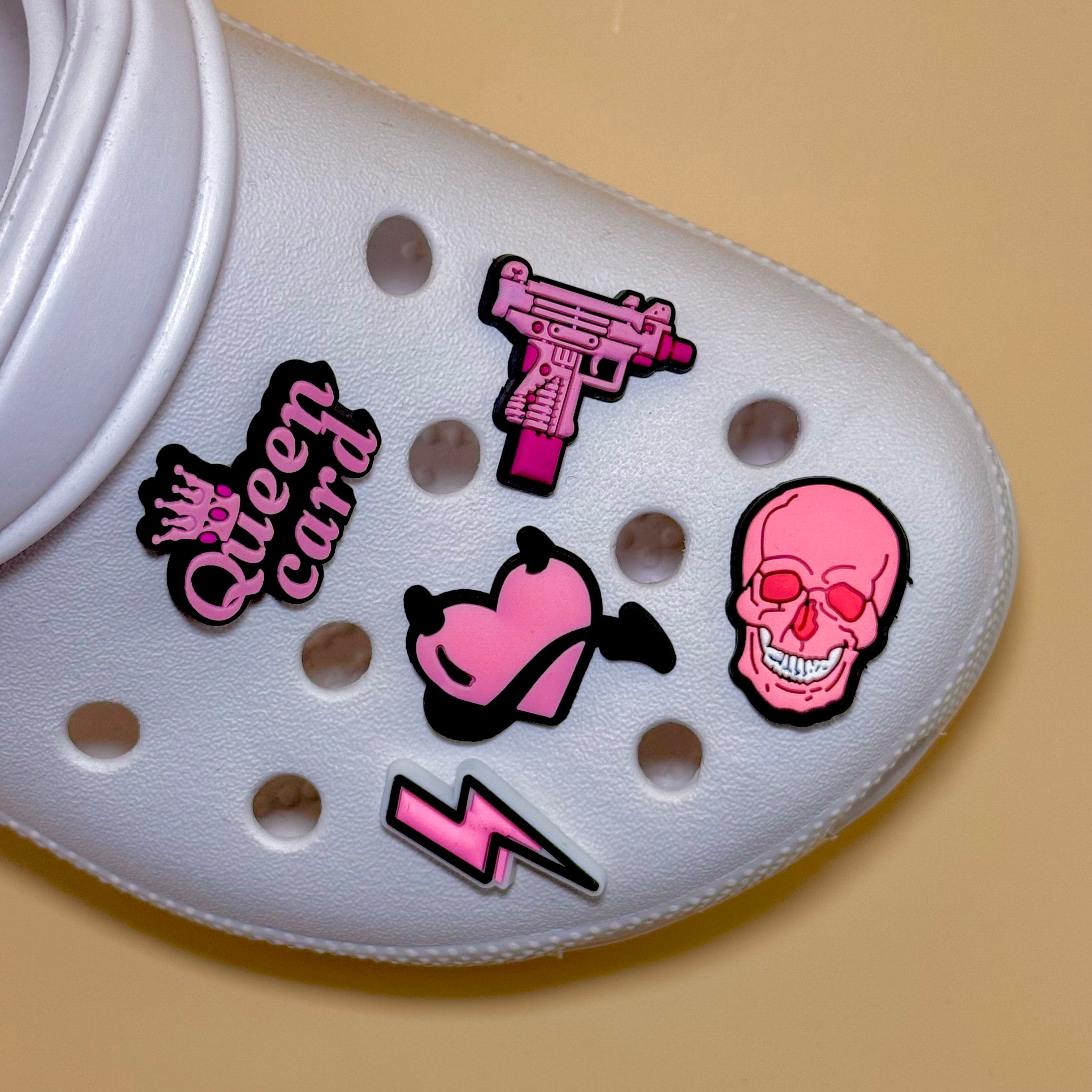 Pin's pour Crocs - Girly Gang