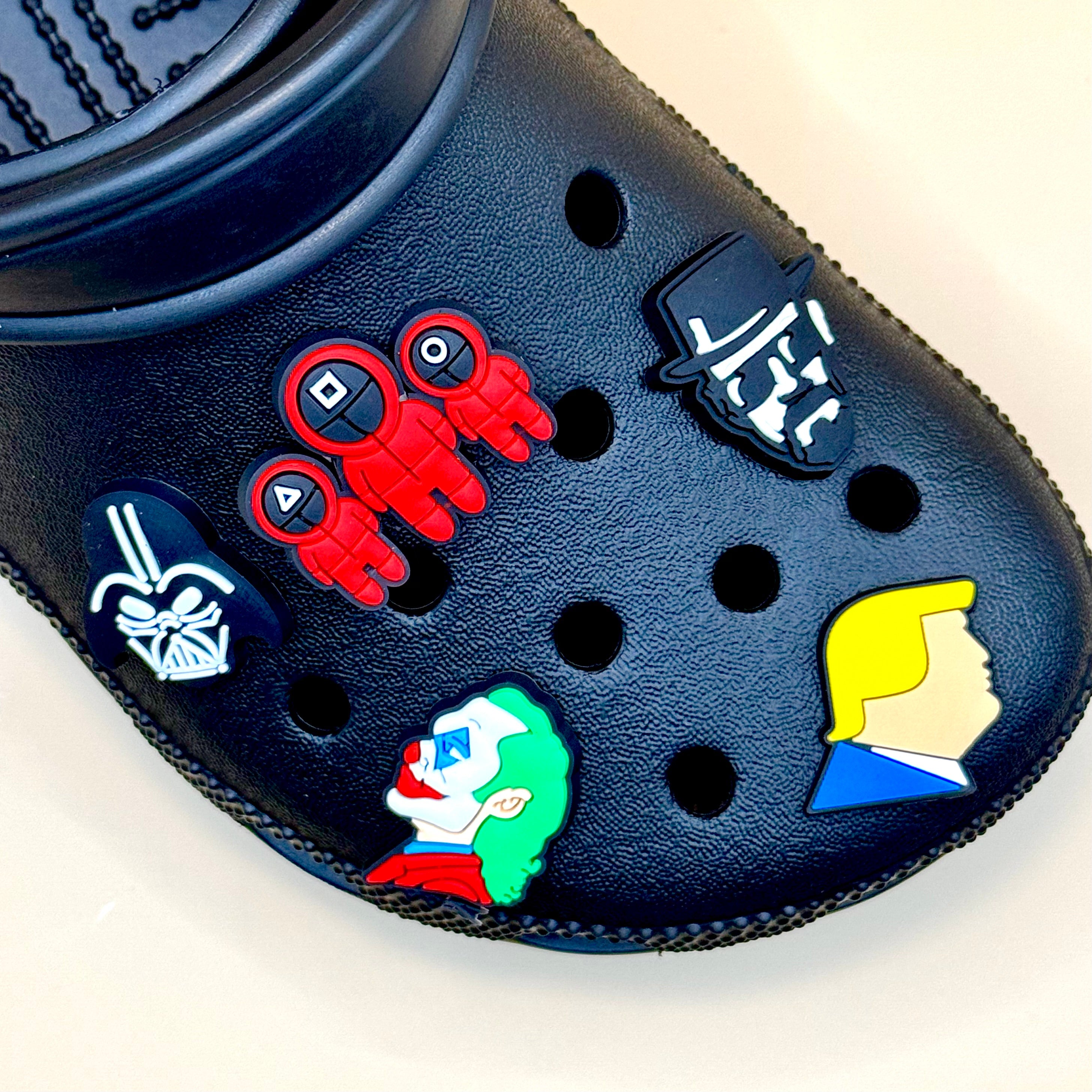 Pin's pour Crocs - Super Méchant