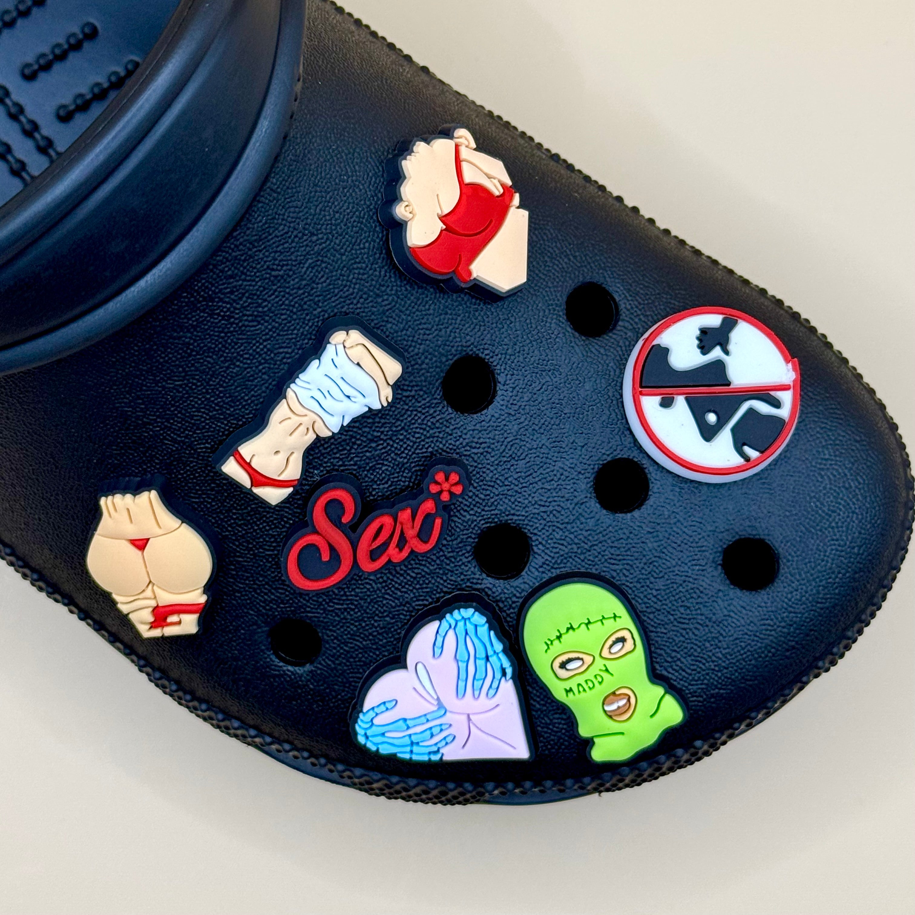 Pin's pour Crocs - Sexy