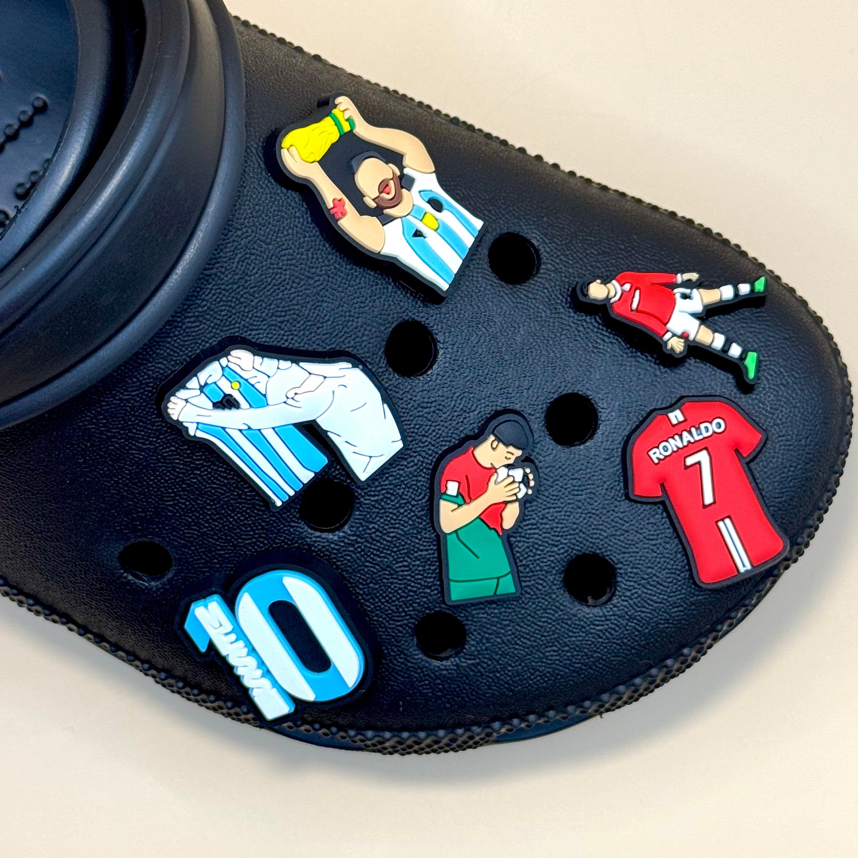 Pin's pour Crocs - Messi et Ronaldo