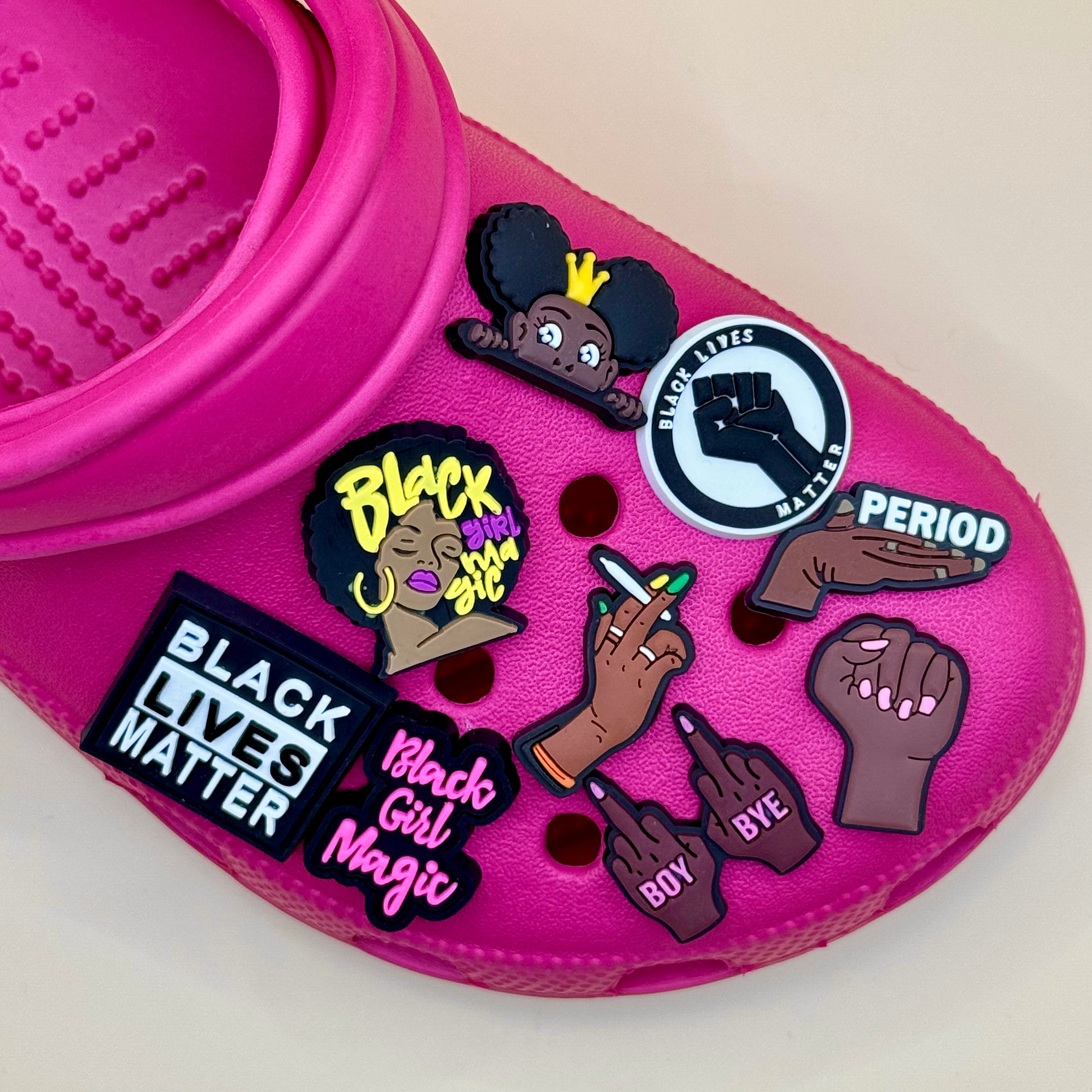 Pin's pour Crocs - Black Power