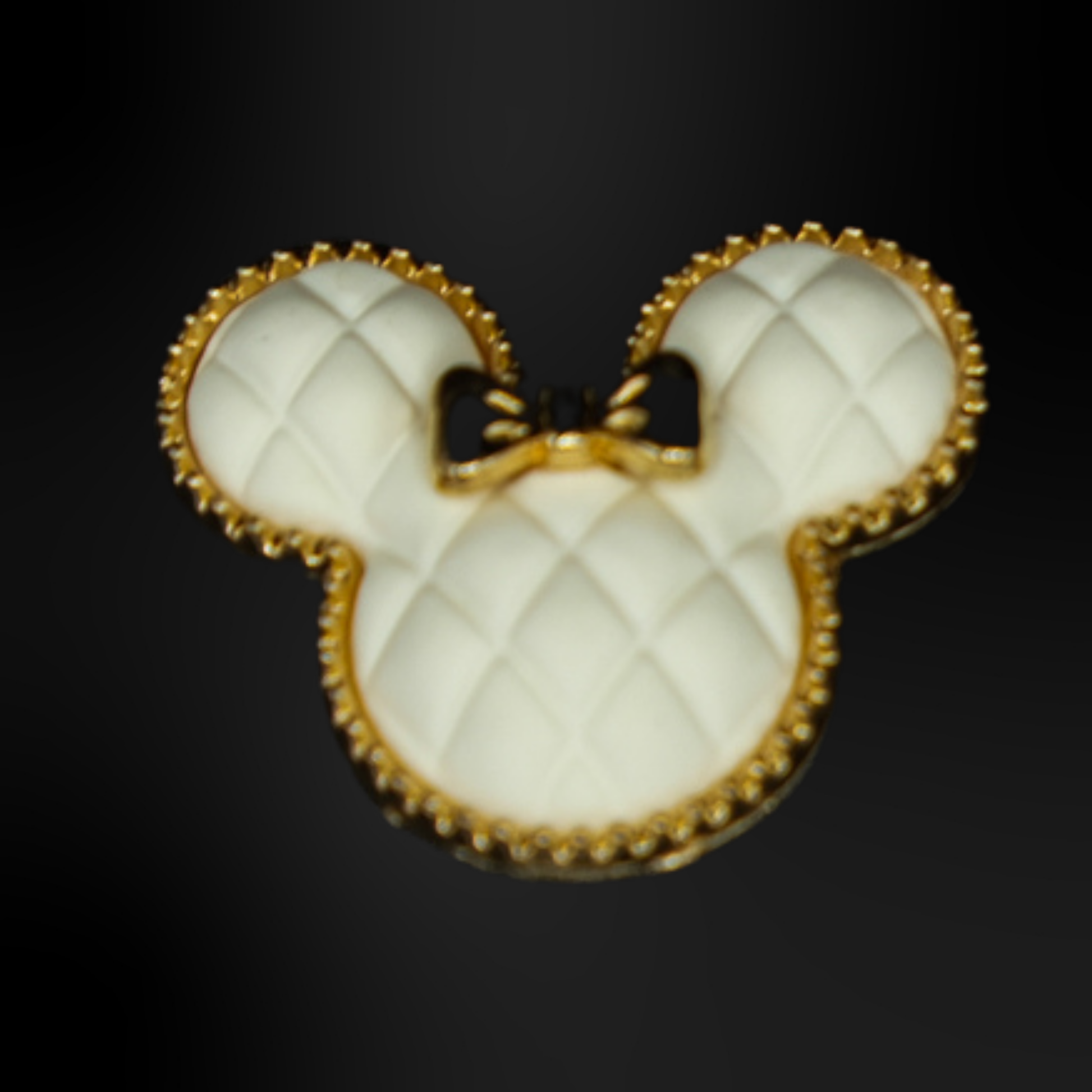 pins metallique mickey blanc