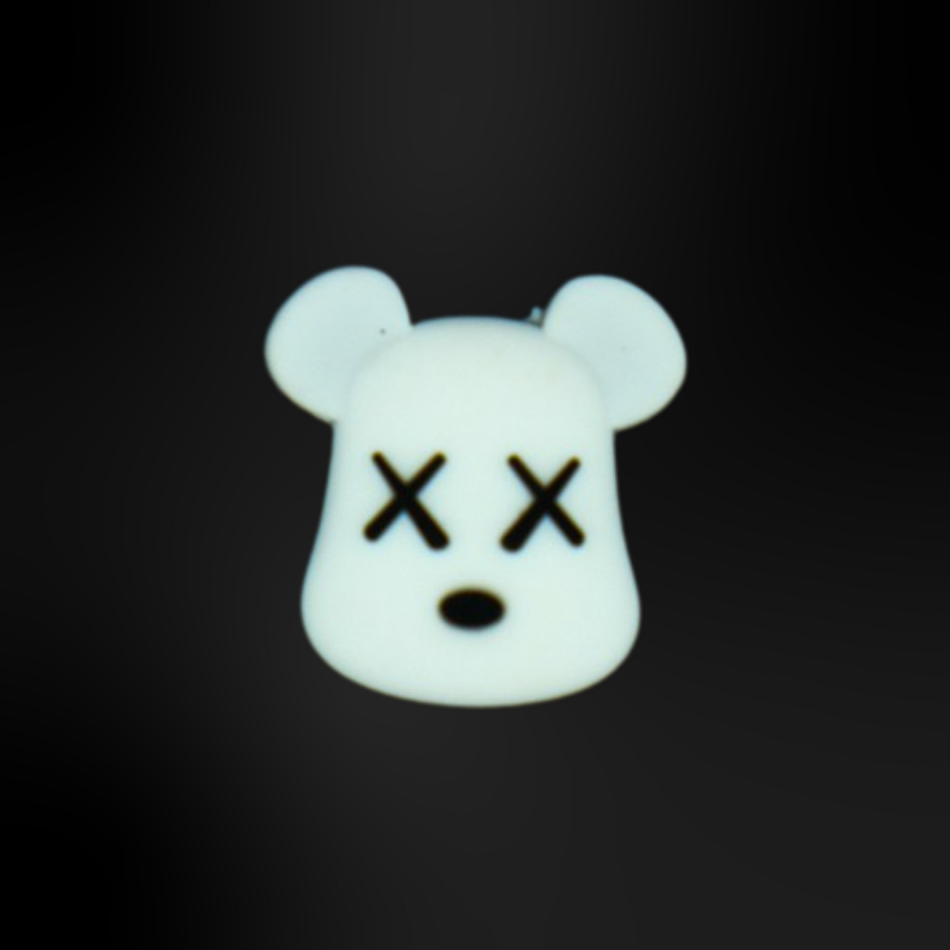 pins ours yeux croix blanc